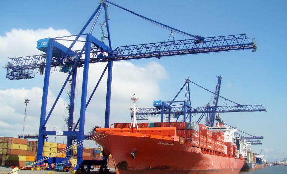 Exportação de veículos pelo Porto de Paranaguá cresce 25% no primeiro trimestre No total geral, a Appa fechou o trimestre com 8,9 milhões de toneladas movimentadas, apresentando alta de 9% em relação a 2011. A receita cambial gerada pelas exportações apresentou crescimento de 23%, totalizando US$ 3,7 bilhões.