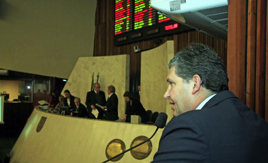 Os deputados estaduais puderam fazer perguntas, questionar o Programa de Expansão, e tirar dúvidas em relação ao futuro dos portos paranaenses. Alguns parlamentares pediram explicações sobre a inclusão do Porto de Antonina no programa de dragagem que será iniciado nos próximos meses.