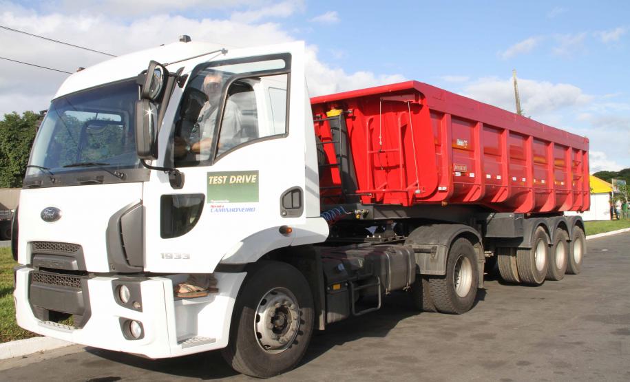 Caminhoneiros recebem serviços e informação no Pátio de Triagem da APPA Este ano, uma das novidades do evento são os caminhões com motor Euro 5, com redução na emissão de poluentes, disponíveis para Test Drive. No ano passado, das 41 milhões de toneladas movimentadas pelo porto, 71% foram transportadas via transporte rodoviário.