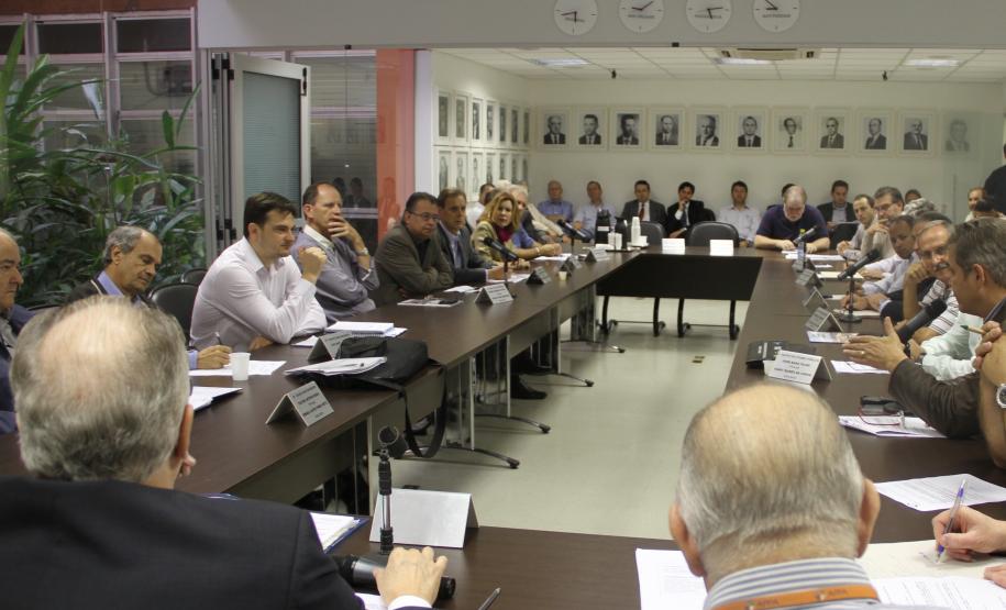 A Administração dos Portos de Paranaguá e Antonia (Appa) acaba de concluir o Plano de Desenvolvimento e Zoneamento do Porto Organizado (PDZPO). O relatório do plano foi apresentado nesta quinta-feira (24) aos membros do Conselho de Autoridade Portuária de Paranaguá (CAP).