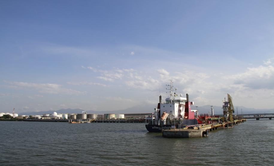 Terminal de álcool da CPA inaugura operações em Paranaguá De acordo com o diretor do grupo Álcool do Paraná, Pasa e CPA, Pérsio Souza de Assis, a operação foi um sucesso. “A velocidade de embarque foi de 210 metros cúbicos por hora e tudo aconteceu sem nenhum contratempo. A operação foi ótima”, disse.