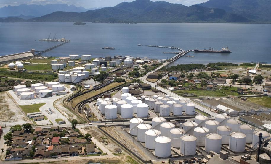 Terminal de álcool da CPA inaugura operações em Paranaguá Um próximo navio, que será atendido pela CPA, atraca nesta terça-feira (5) em Paranaguá. O Global Aker vai carregar 20,5 mil metros cúbicos de álcool que serão enviados para a Jamaica.