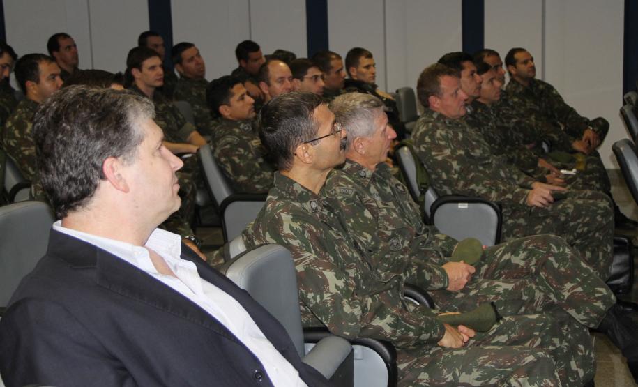 Ao todo, 35 oficiais participaram da ação. O superintendente dos portos de Paranaguá e Antonina, Luiz Henrique Dividino, recepcionou os oficiais. Eles participaram de uma apresentação sobre a infraestrutura portuária e receberam material cartográfico da região.