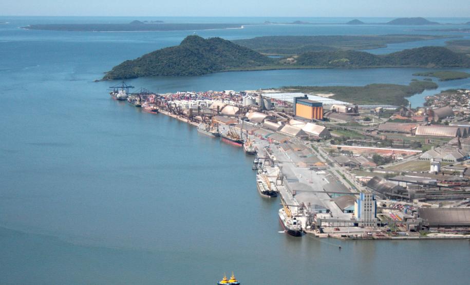 Appa começa a divulgar informações sobre a dragagem de manutenção dos portos Meio Ambiente - Além do plano de Comunicação Social, o contrato com a DTA Engenharia também prevê um Programa de Educação Ambiental da Dragagem. O objetivo deste é conscientizar e mobilizar a população do entorno.