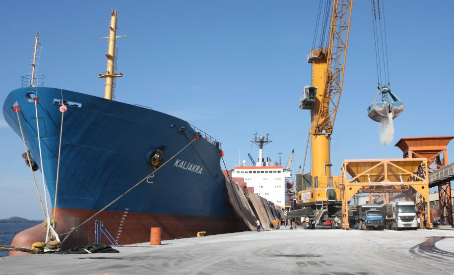 Outra medida estabelecida é que todos os operadores terão que apresentar produtividade mínima de descarga de seis mil toneladas por dia. Caso a produtividade não seja cumprida, o navio será desatracado.