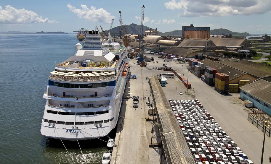 Inserção de Paranaguá na rota do Turismo Náutico é discutida em reunião O Grupo de Trabalho do Turismo Náutico (GT Náutico) do Governo do Paraná apresentou nesta sexta-feira (29), em Paranaguá, o projeto do terminal de passageiros do Porto de Paranaguá para a diretora de Infraestrutura da Associação Brasileira das Empresas Marítimas (Abremar) e diretora de operações da MSC Cruzeiros, Márcia Leite.