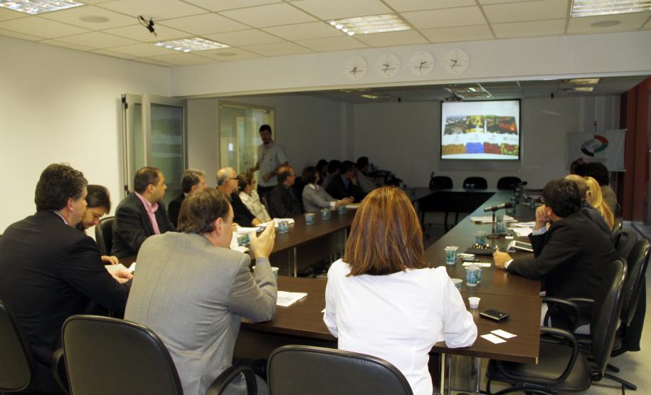 Inserção de Paranaguá na rota do Turismo Náutico é discutida em reunião Grupo de Trabalho Náutico se reúne em Paranaguá para apresentar o potencial do Litoral paranaense à representante da Associação Brasileira de Cruzeiros Marítimos (Abremar)