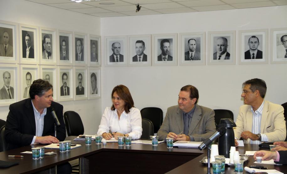 Inserção de Paranaguá na rota do Turismo Náutico é discutida em reunião O objetivo da reunião foi falar sobre a inserção do terminal no Plano de Desenvolvimento e Zoneamento do Porto Organizado (PDZPO) de Paranaguá, que representa o comprometimento da autarquia e do governo do estado em viabilizar a construção do terminal no menor período de tempo possível.