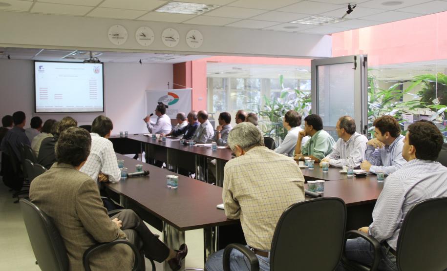 Appa melhora a produtividade na descarga de fertilizantes O objetivo do encontro foi passar o resultado do levantamento realizado pela Appa, para verificar quais são os principais gargalos que atrapalham a boa atuação do sistema de descarga de fertilizantes e como cada empresa pode contribuir para as melhorias.