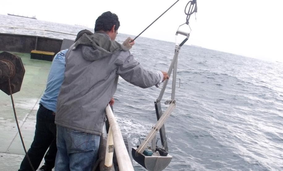 Appa cria grupo de trabalho intersetorial para discutir plano de dragagem O objetivo é abrir a discussão da dragagem com diferentes segmentos da comunidade. Grupo de biólogos e oceanógrafos finalizam trabalho de coleta que antecedem a dragagem do canal de acesso aos portos