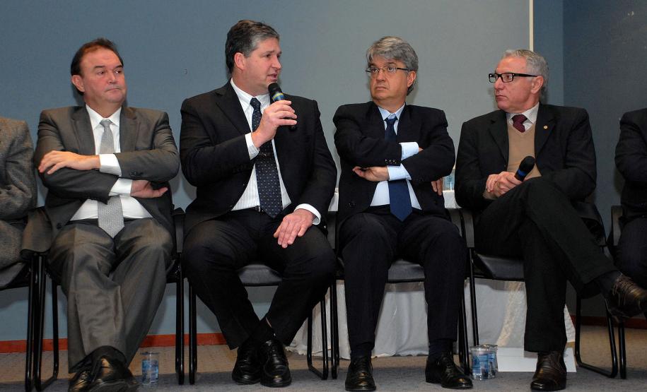 Superintendente dos portos paranaenses participa do Fórum Futuro 10 Paraná Com o repotenciamento, a capacidade de escoamento do corredor de exportação será aumentada, bem como a capacidade de armazenagem e a capacidade de descarga de caminhões.