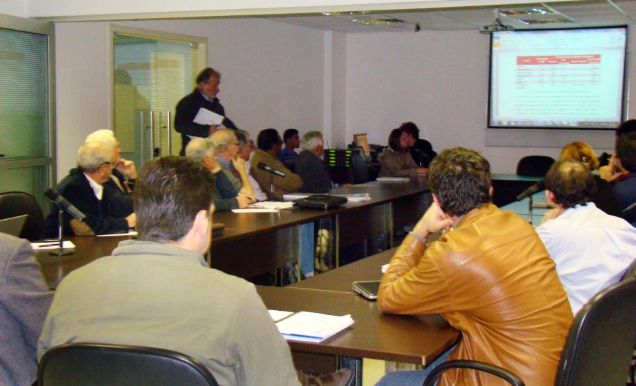 A comissão vem se reunindo desde o final de maio, depois que a Appa conclui e apresentou o PDZPO para o CAP. Com cópias do documento em mãos, os conselheiros puderam analisar todo o conteúdo. Nas reuniões semanais, as observações de cada conselheiro eram debatidas e sugeridas como adequação. Na reunião desta segunda-feira, foram debatidos pontos importantes como o sistema de acesso e novos empreendimentos que farão parte do futuro Porto de Paranaguá.