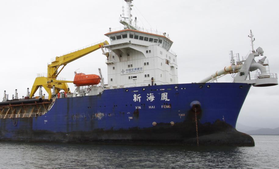 Começa a dragagem do Canal da Galheta Desde 2009 não era realizada a dragagem de manutenção do Canal da Galheta. De acordo com o secretário de infraestrutura e Logística, José Richa Filho, esta já é a segunda obra de dragagem realizada no governo Beto Richa. “Os portos paranaenses sempre foram prioridade no plano de governo. Estamos atendendo às determinações do governador de entregar aos usuários um porto mais eficiente e seguro”, disse.