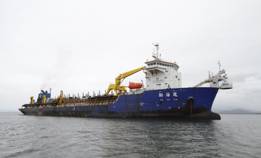 Com a dragagem, a profundidade do Canal da Galheta será restabelecida em 15 metros. Hoje, há pontos com 13,10 metros de profundidade. Além de possibilitar a atracação de navios maiores, a dragagem contribui, sobretudo, para a segurança da navegação.