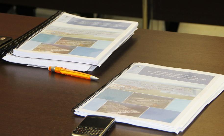 Plano de Zoneamento e Desenvolvimento do Porto de Paranaguá vai para aprovação Integram o relatório, os dois volumes e o sumário executivo do estudo realizado pelo Labtrans. São as quatros peças que serão votadas pelo CAP na próxima segunda-feira.