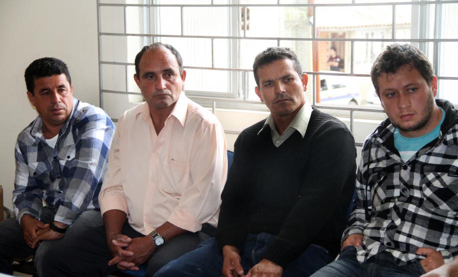 Comunidades recebem resultados do monitoramento ambiental Sobre a análise da área de despejo, a especialista comenta que esta “se mostrou altamente dispersiva, devido à sua localização (fora de barra), distância da costa (20 Km) e batimetria (profundidade)”. “Isso impede que os sedimentos retornem para a costa ou impactem locais importantes de pesca”, garante Flávia.