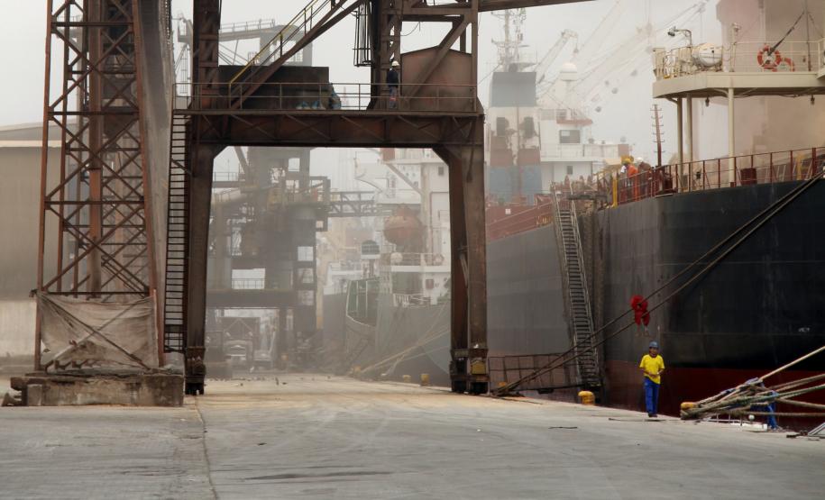 Falta de trabalhadores prejudica operação em Paranaguá Ações – Para o diretor executivo do Ogmo, Hemerson Costa, a situação é delicada