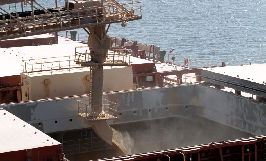 Corredor de Exportação fecha agosto com melhor resultado do ano “Estamos trabalhando intensamente junto aos intervenientes privados no sentido de sincronizar as operações para dar conta da super safrinha de milho”, afirma o superintendente da Appa, Luiz Henrique Dividino.