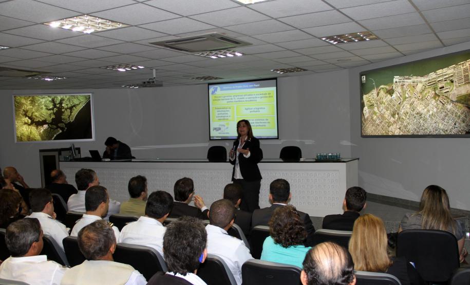 SEP habilita portos de Paranaguá e Antonina para operar com Porto Sem Papel A Secretaria de Portos (SEP) realiza, ao longo desta semana (11 a 14/09), o treinamento para deixar os portos de Paranaguá e Antonina aptos a operar por meio do sistema Porto Sem Papel (PSP)