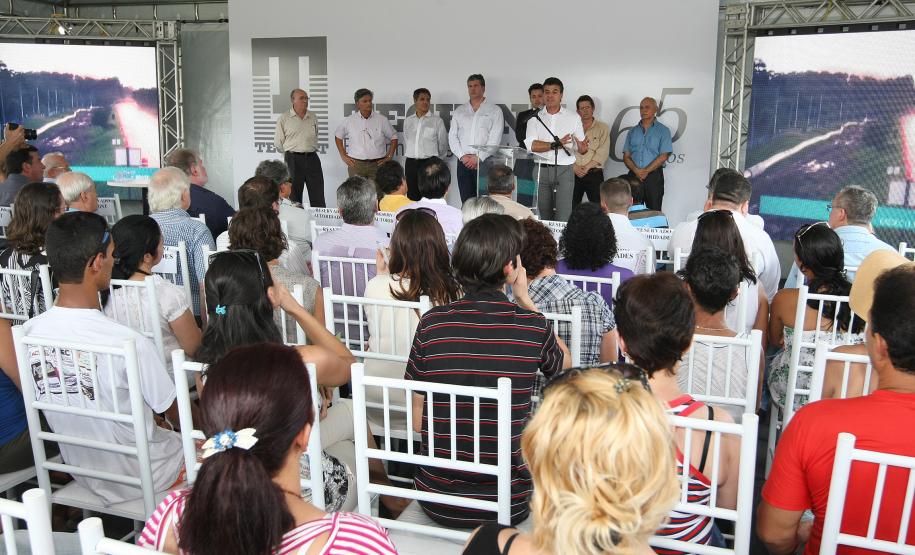 Segundo Dividino, esse é um grande projeto de revitalização do Porto de Antonina, que no passado já foi um dos principais portos brasileiros. “Depois de décadas de promessas, estamos promovendo o desenvolvimento socioeconômico de uma importante cidade portuária que agora entra no grande projeto do Pré-sal do Brasil”, afirma Dividino.