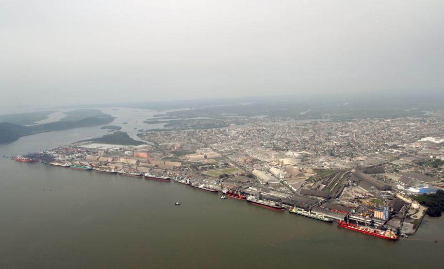 Cargas operadas pelo Porto de Paranaguá são cada vez mais diversificadas Normalmente, esses produtos agrícolas exportados por contêiner são grãos mais seletos. Além de serem de semente convencional (não geneticamente modificadas), são orgânicos, destinados para consumo (humano e animal), principalmente para os países da Europa e da Ásia, que paga mais caro para receber um produto com alto valor agregado.