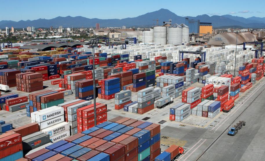 Este ano, de acordo com dados do Ministério do Desenvolvimento Indústria e Comércio Exterior (MDIC), foram exportadas 158 toneladas de biscoitos pelo Porto de Paranaguá. Esse volume foi fabricado no próprio Paraná e gerou uma receita de U$ 311, 5 mil. Os principais destinos desses produtos foram Angola, Líbia e Cuba.