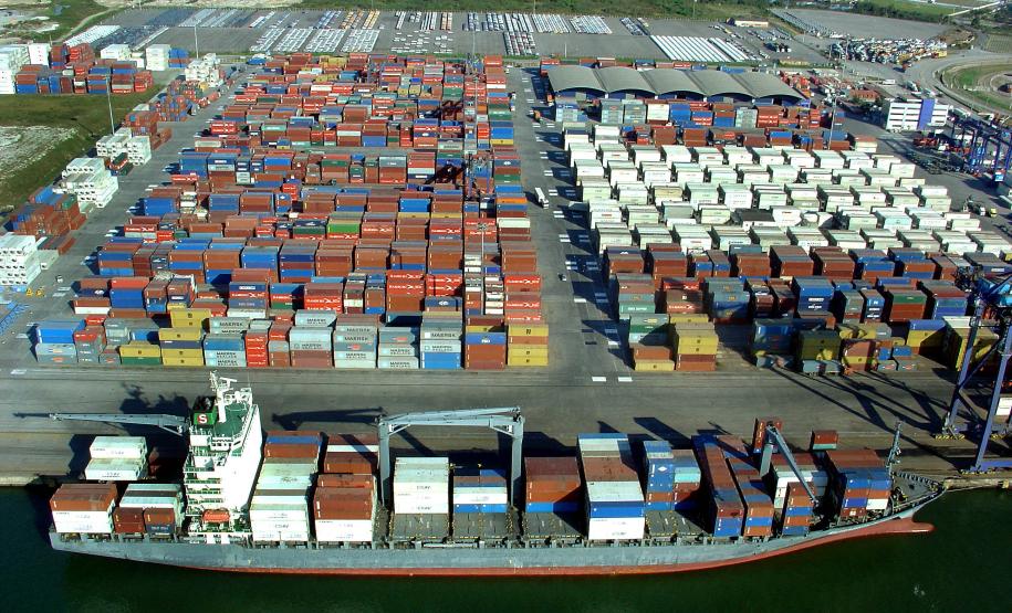 Produção paranaense de biscoitos é exportada via Paranaguá O Porto de Paranaguá, que amplia cada vez mais o leque de produtos movimentados e reforça sua característica de Porto multicargas, exporta parte da produção nacional de biscoitos.