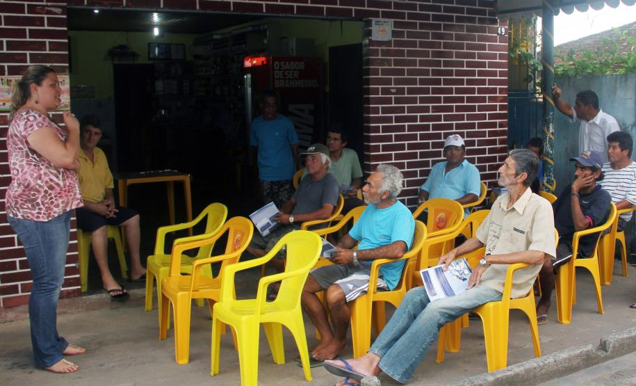 Começam atividades ambientais e de comunicação para a dragagem do Porto de Antonina No início deste mês, junto com a equipe da DTA Engenharia – empresa contratada para a dragagem – a Appa iniciou a campanha ambiental prévia. De acordo com a oceanóloga Flávia Cristina Granato, foram coletados água, sedimentos e biota na região a ser dragada. “Os dados estão sendo analisados e tão logo tenhamos os resultados das análises, disponibilizamos para registro da Appa, órgão ambiental e comunidade”, explica.