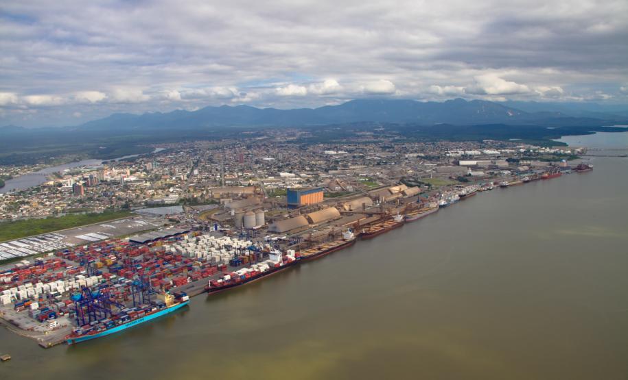 Entre os próximos dias 21 e 23, os portos paranaenses serão representados pela Administração dos Portos de Paranaguá e Antonina (Appa) no VII Seminário SEP de Logística e IV Feira de Tendências de Logística do Norte e Nordeste, promovidos pela Secretaria de Portos (SEP) da Presidência da República. Os eventos são considerados estratégicos neste momento em que o Estado tem focado na modernização dos terminais portuários.