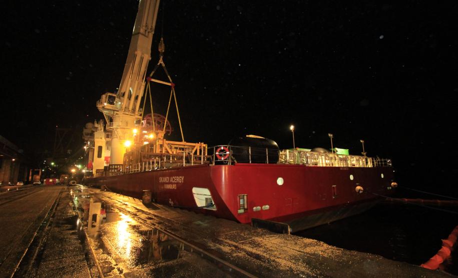 Capitania amplia navegação noturna no Canal da Galheta Para o superintendente da Appa, Luiz Henrique Dividino, a autorização da Marinha ratifica a segurança na navegação, principal meta da campanha de dragagem em andamento. “Uma das primeiras ações do governador Beto Richa, como governador, foi determinar a dragagem no Porto de Paranaguá. No ano passado foi feita uma dragagem emergencial dos berços e agora estamos concluindo a dragagem dos pontos críticos. Com isso, os portos paranaenses tornam-se mais seguros e competitivos”, explicou Dividino.