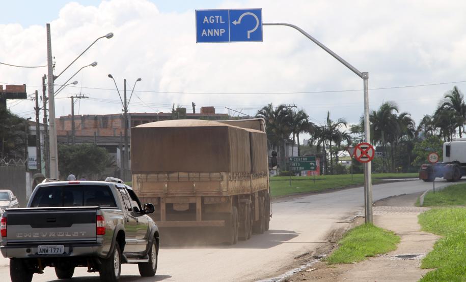 Vias de acesso aos terminais do Porto têm novo fluxo viário Os caminhões de veículos (cegonheiras) terão acesso aos pátios pela Avenida Coronel José Lobo e, em seguida, pela Rua Manoel Corrêa