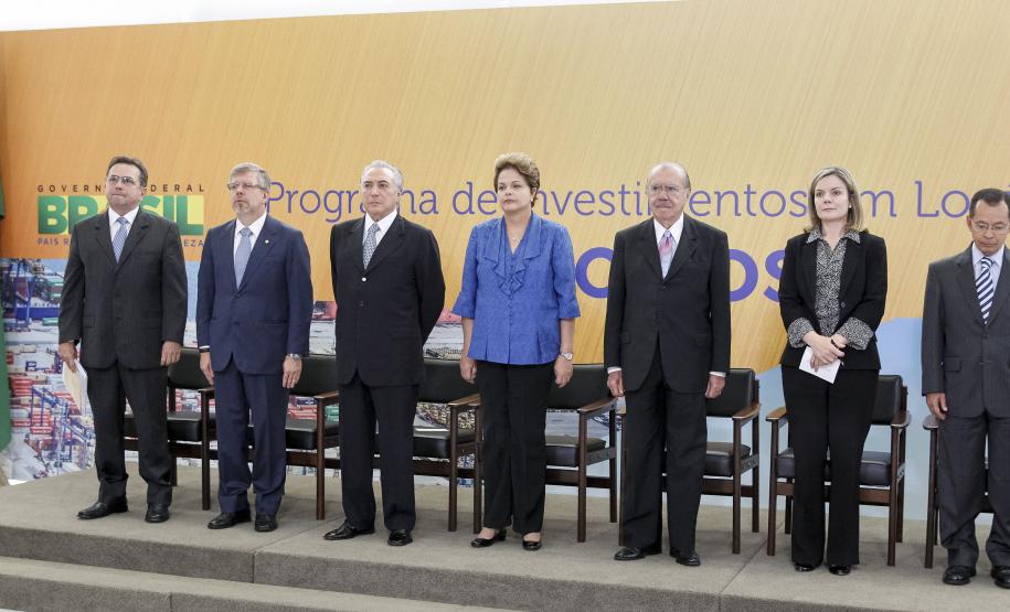 Portos paranaenses terão R$ 4,3 bilhões em investimentos até 2017 O governo federal anunciou nesta quinta-feira (06), em Brasília, o Programa de Investimentos em Logística do Sistema Portuário Nacional. Em cerimônia realizada no Palácio do Planalto, presidida pela presidente Dilma Roussef, foi apresentado o detalhamento do programa que será implementado por meio de medida provisória que altera a lei 8.630/93, de modernização dos portos.