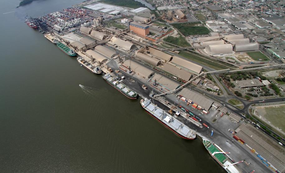 Appa debate novo marco regulatório com a comunidade portuária De acordo com o superintendente, o debate será realizado quantas vezes forem necessárias. Desta forma, a expectativa da Appa é de que não ocorra descontinuidade nas ações em andamento e, por conseqüência, não atrapalhe o desenvolvimento dos portos.