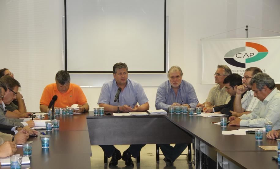 Appa reúne grupo de trabalho para propor contribuições ao novo marco regulatório Na tarde desta terça-feira (11), representantes de toda a comunidade portuárias se reuniram com a Administração dos Portos de Paranaguá e Antonina (Appa) para tratar da Medida Provisória (MP) 595, publicada no Diário Oficial da União na última sexta-feira (7).