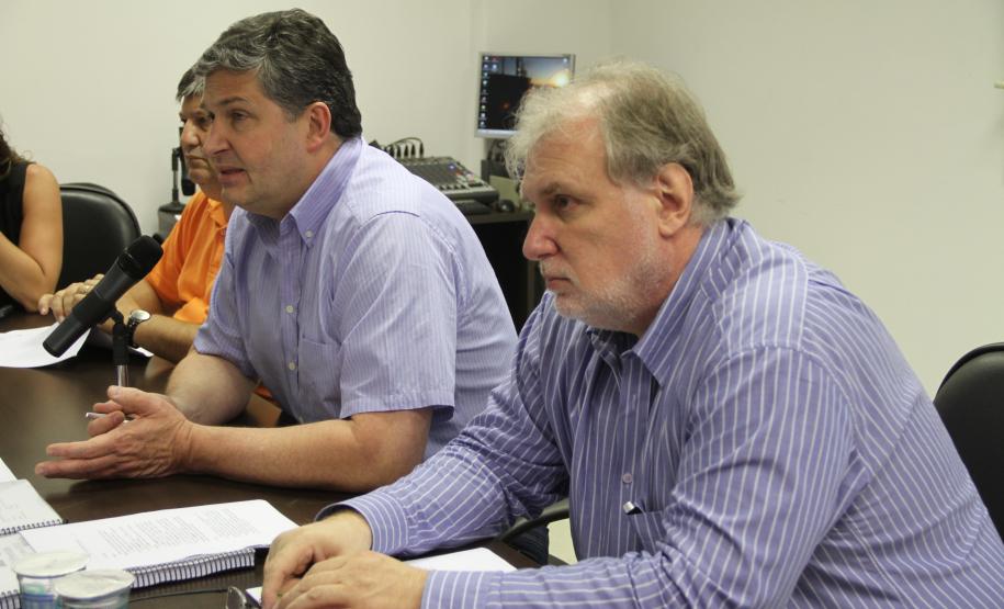 Appa reúne grupo de trabalho para propor contribuições ao novo marco regulatório Como explica o superintendente da Appa, Luiz Henrique Dividino, o debate é fundamental nesse momento. “As dúvidas são muitas e se não forem solucionadas tendem a dificultar o plano de desenvolvimento já iniciado nos portos do Paraná. Estamos propondo que façamos, em conjunto, o debate destas medidas para que sejam atendidos os interesses públicos. Queremos dar vazão às ações já iniciadas por todos os envolvidos no sistema portuário”, esclarece.