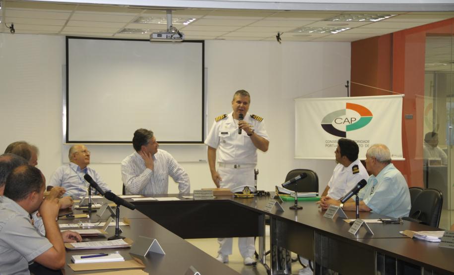 Conselho de Autoridade Portuária homenageia capitão dos Portos do Paraná Depois de fazer um relatório sobre as atividades deste ano, o comandante agradeceu. “Minha primeira preocupação sempre foi com a segurança marítima. Porém, acredito que a Autoridade Marítima pode e deve ser instrumentos de indução do desenvolvimento da região. Foi isso que tentei fazer aqui. Meus atos são públicos e deles assumo toda a responsabilidade porque são resultados de muito trabalho e de trabalho técnico”, disse o Capitão dos Portos do Paraná.