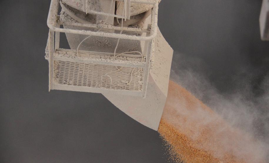 De milho, foram quase cinco milhões de toneladas exportadas, em 2012, quase 100% a mais que o volume registrado em 2011. O produto gerou receita cambial de US$ 1,27 bilhão.