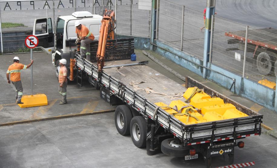 Appa revitaliza sinalização da faixa portuária Segundo o diretor técnico da Appa, Paulinho Dalmaz, com as novas sinalizações – tanto verticais quanto horizontais – o trânsito também fica organizado na área