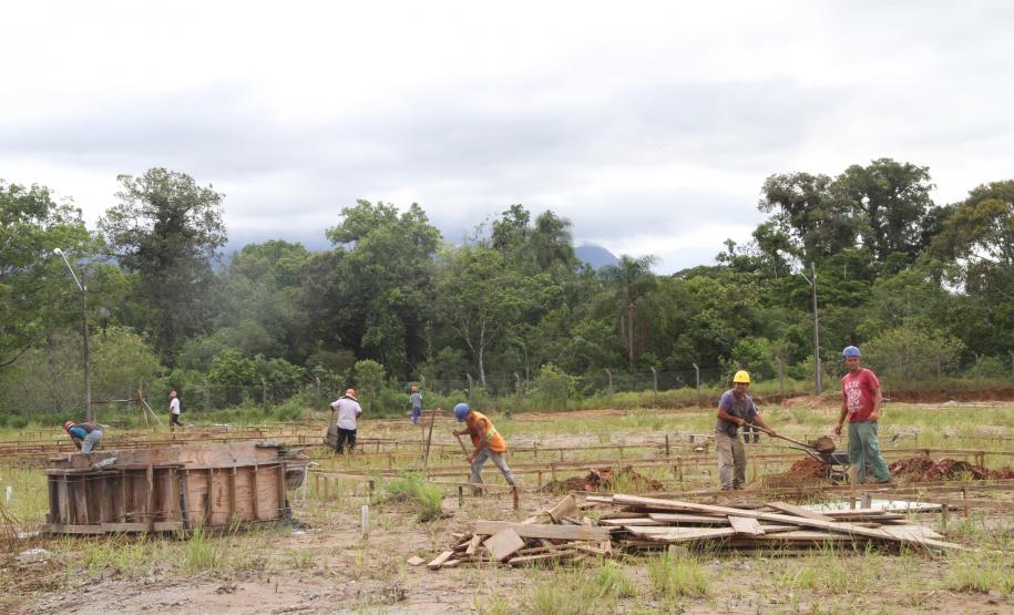 Governo do Paraná entrega casas para famílias removidas de área de risco em Paranaguá Agora, projeto segue para a construção das demais casas, totalizando 400 moradias para as famílias que vivem nas imediações do Terminal Público de Álcool
