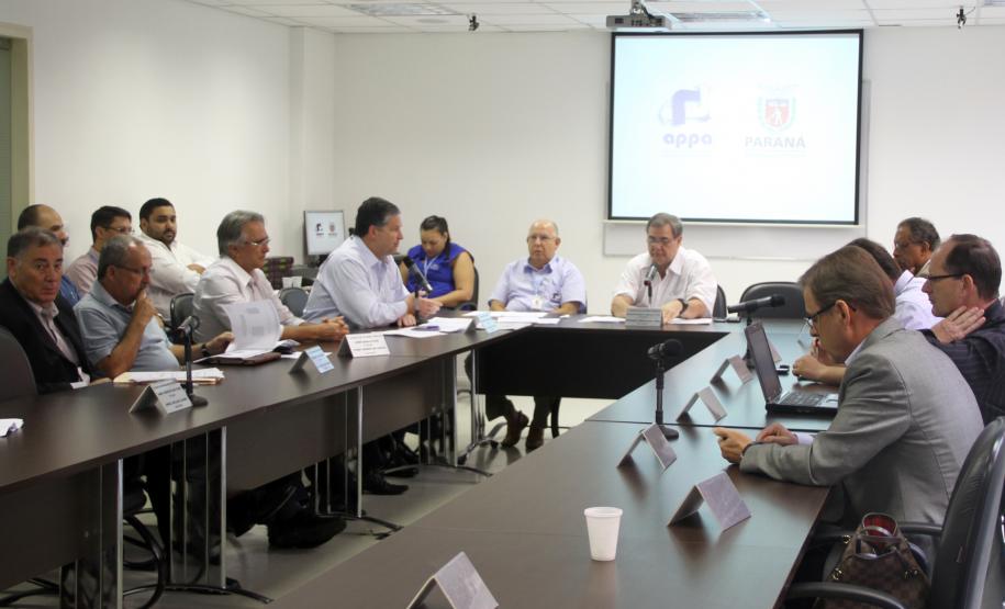 CAP de Paranaguá inicia as atividades do ano As atividades do Conselho de Autoridade Portuária do Porto de Paranaguá (CAP), em 2013, se iniciaram nesta quinta-feira (24). Esta é a primeira reunião sob as diretrizes do novo marco regulatório dos portos, anunciado em dezembro pelo governo federal.