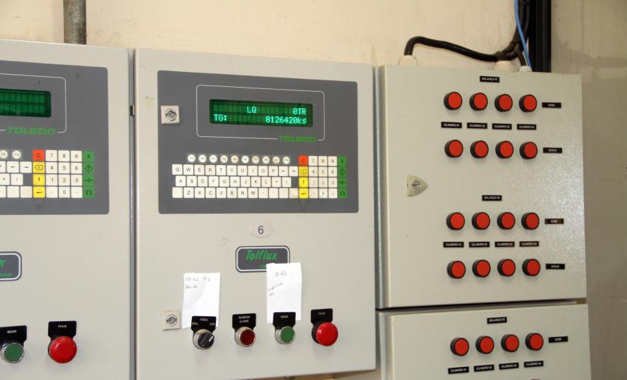 Porto de Paranaguá aumenta segurança no embarque de granéis Foram acompanhados os embarques de 1.655 navios que embarcaram grãos em Paranaguá, de oito diferentes terminais, para aferir as eventuais diferenças entre a carga programada para carregamento e a carga realmente embarcada nos navios. Do universo estudado, 1.655 navios, apenas quatro apresentaram diferença de carga superior a 1%, o que representa 0,24% do total.