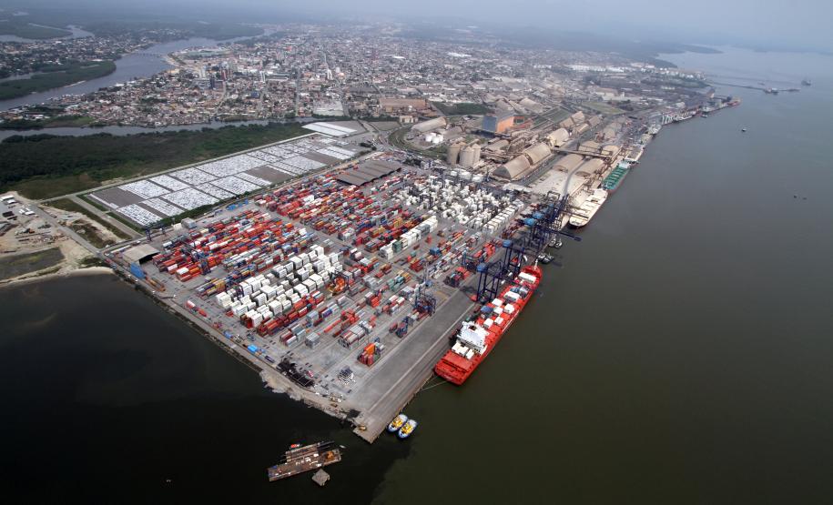 A lista da SEP elenca 25 áreas. Dividino explica que o volume de áreas estimadas suscetíveis a arrendamento é diferente porque a Appa estabeleceu um cronograma de implantações para os próximos cinco anos e retirou as áreas com incertezas ambientais, ou seja, áreas que poderiam ser restringidas pelo meio ambiente tendo em vista o entorno do Porto de Paranaguá.