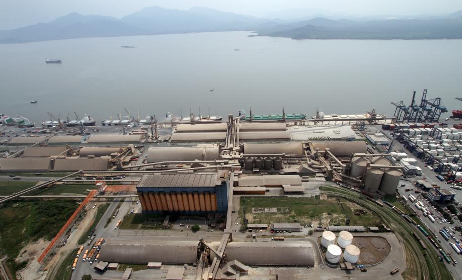 Governador autoriza contratação do projeto executivo do novo Corredor de Exportação Píer em T permitirá a atracação de mais quatro navios, todos com capacidade superior aos atendidos atualmente no Corredor de Exportação.