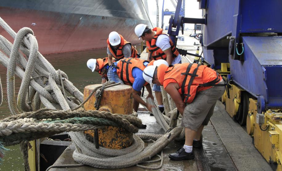 Em Paranaguá, todas as sete categorias sindicais, além da Cooperativa de Transportes e da Coopadubo, devem aderir ao movimento.
