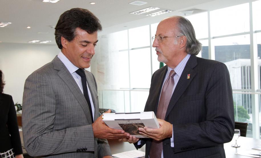 O governador Beto Richa e o presidente do Porto de Santa Fé, Marcelo Vorobiof.