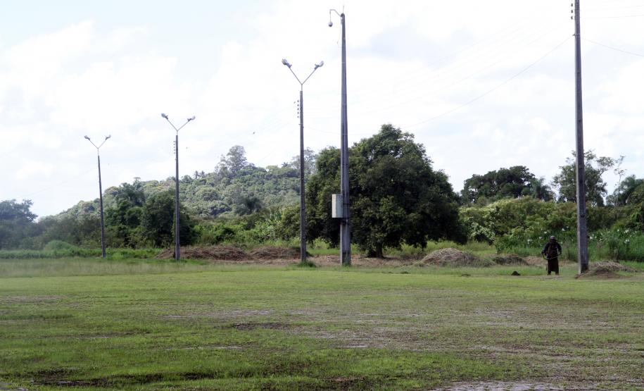 Nova direção do Porto de Antonina O novo diretor do Porto de Antonina, Luis Carlos de Souza, tomou posse do cargo nesta sexta-feira (1). Pela frente, ele encontra o desafio de dar andamento às mudanças propostas pelo Programa de Governo, em Antonina, que já começaram. Souza afirma que - assim como o Governador Beto Richa e o superintendente da Administração dos Portos de Paranaguá e Antonina (Appa), Luiz Henrique Dividino - vai trabalhar para ver o terminal novamente em destaque no cenário nacional.
