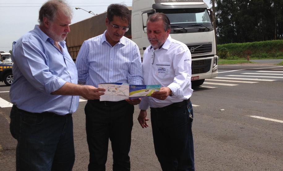 A Federação Paranaense de Caminhoneiros Autônomos também apoia o programa “Tudo o que o governo faz para melhorar o Porto tem sempre nosso aval. Temos que acabar com as filas e dar mais conforto e segurança aos caminhoneiros. A vida e a segurança nas estradas vêm em primeiro lugar”, garante o presidente da federação e do Sindicato dos Transportadores Autônomos de Cargas de Ponta Grossa (Sinditac), Neuri Tigrão .