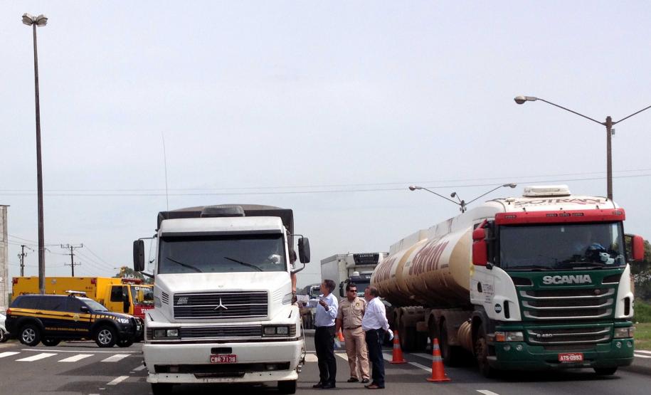 O Secretário de Infraestrutura e Logística, José Richa Filho, lançou, na manhã desta segunda-feira (04), a interiorização da Operação Safra, programa do Governo do Paraná e da Administração dos Portos de Paranaguá e Antonina (Appa) que visa impedir a formação de filas nas estradas por conta do escoamento da safra de grãos.