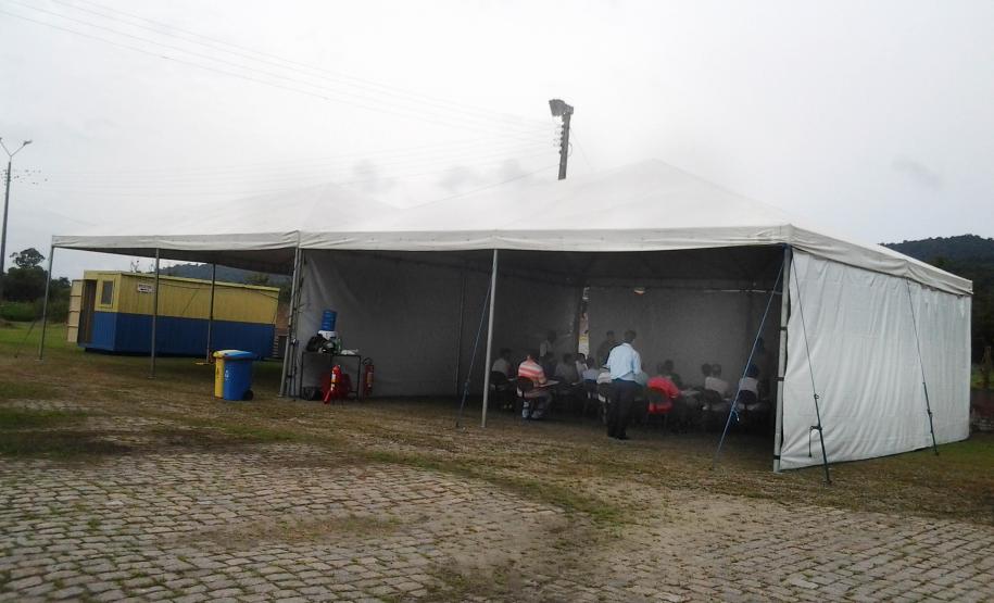 Techint recruta mão-de-obra no Porto de Antonina Em estrutura montada na área adquirida em 2012, empresa capacita antoninenses para atuar nas atividades de engenharia, suprimento, construção e montagem de unidades offshore