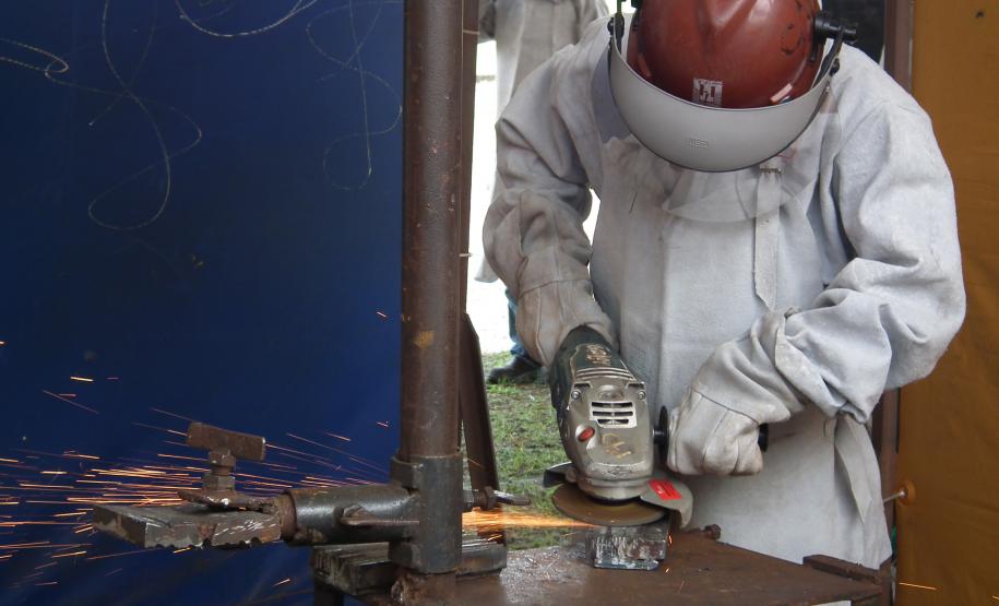 Techint recruta mão-de-obra no Porto de Antonina Em estrutura montada na área adquirida em 2012, empresa capacita antoninenses para atuar nas atividades de engenharia, suprimento, construção e montagem de unidades offshore